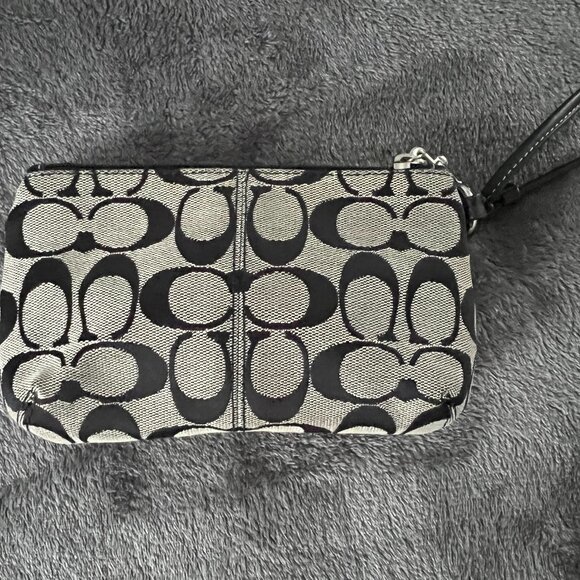coach wristlet - Picture 2 of 7